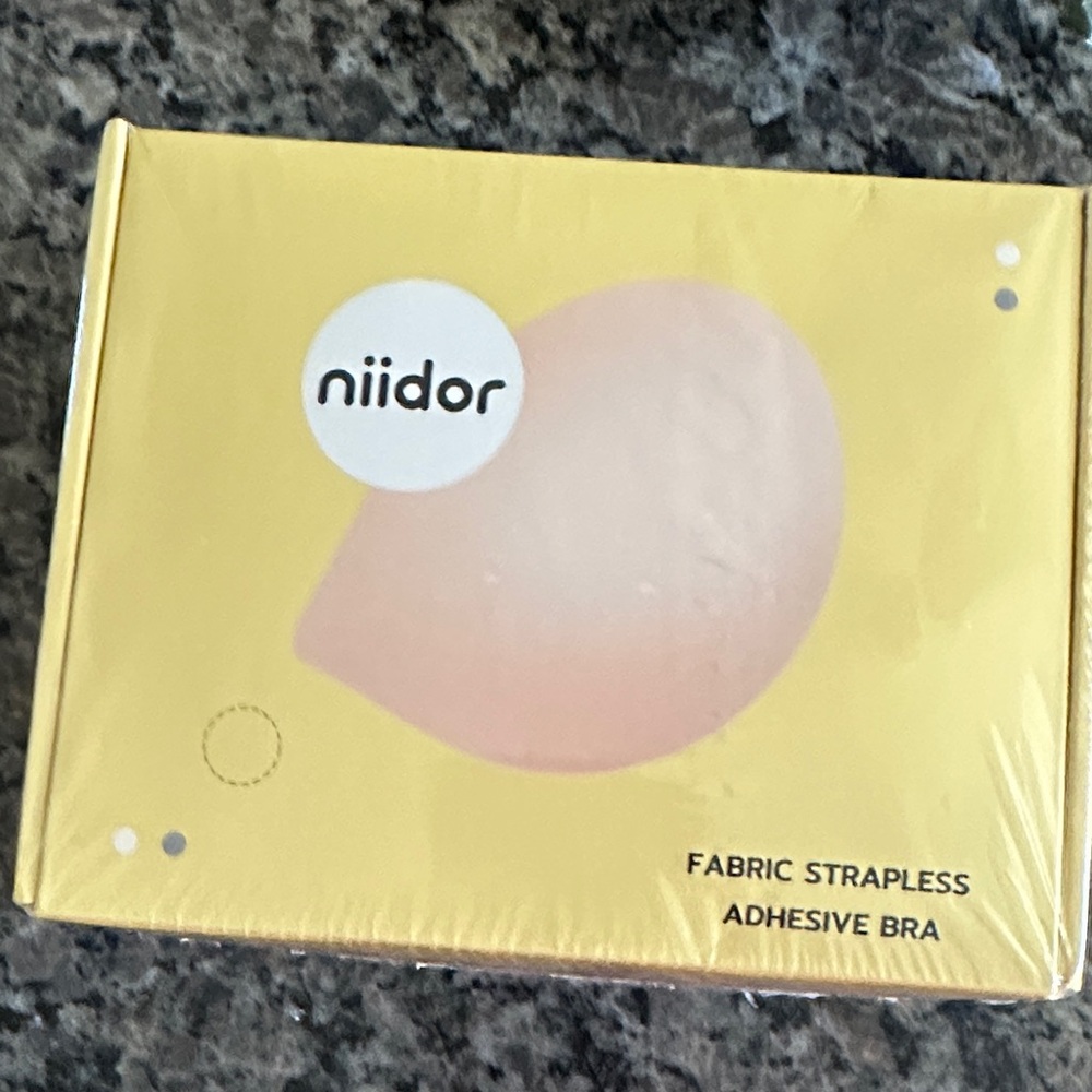 Niidor Fabric Strapless Adhesive Bra